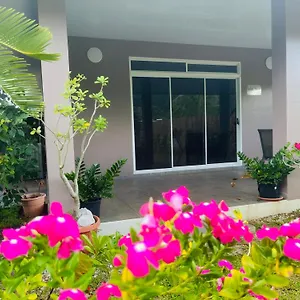 Lokai House Guest house